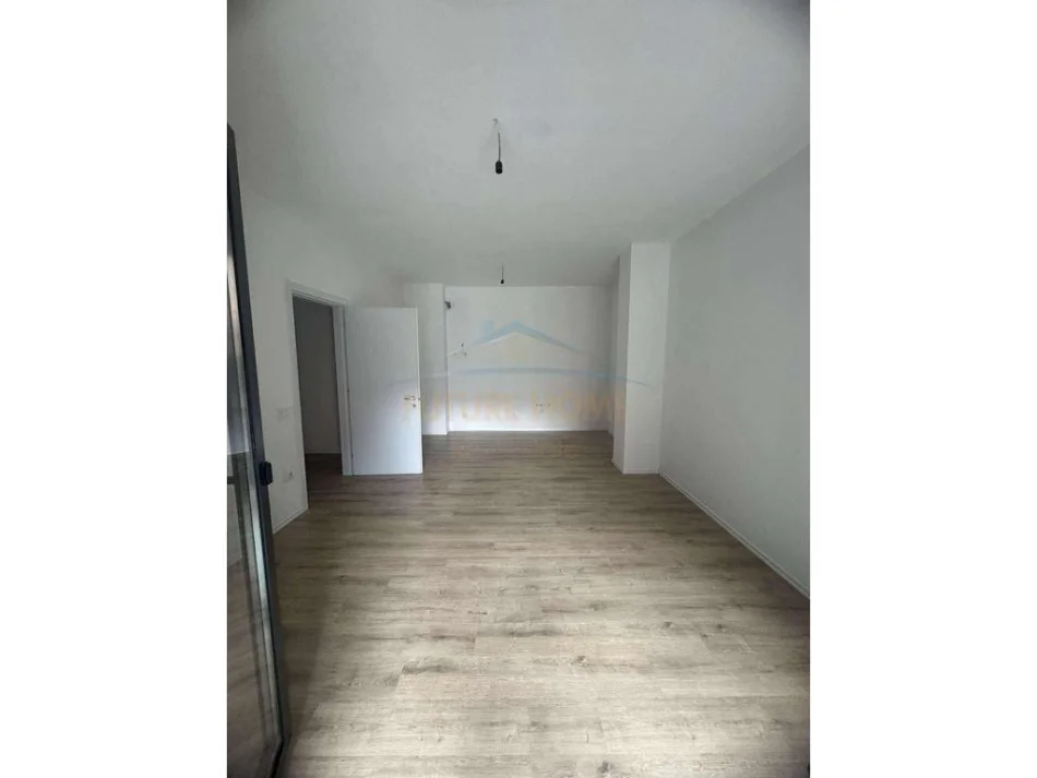 Tirane, jepet me qera apartament 1+1 Kati 3, 86 m² 350 € (Unaza e re)