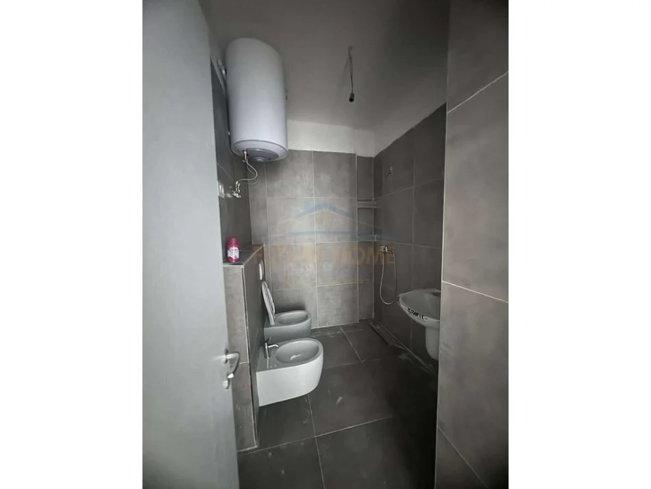 Tirane, jepet me qera apartament 1+1+Ballkon Kati 3, 86 m² 350 € (UNAZA RE , (OASSIS ))    UNA53065