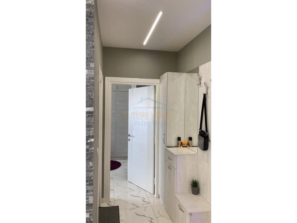 Tirane, jepet me qera apartament 1+1 Kati 2, 60 m² 400 € (Fresku)