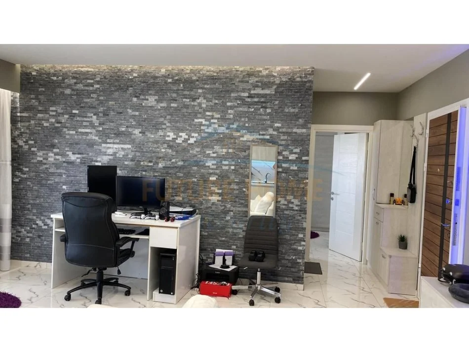 Tirane, jepet me qera apartament duplex 1+1 , 60 m² 400 € (Fresku)