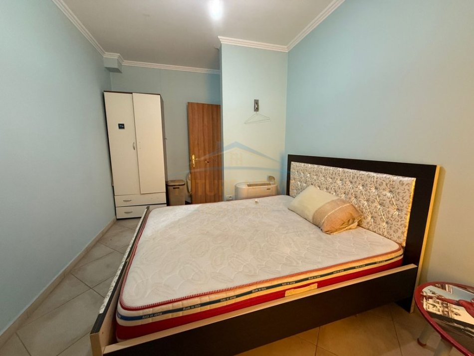 Tirane, jepet me qera apartament 3+1 Kati 2, 125 m² 800 € (RRUGA E BOGDANEVE)