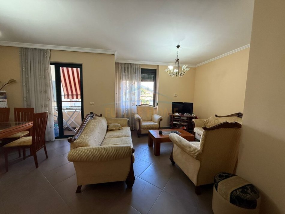 Tirane, jepet me qera apartament 3+1 Kati 2, 125 m² 800 € (RRUGA E BOGDANEVE)