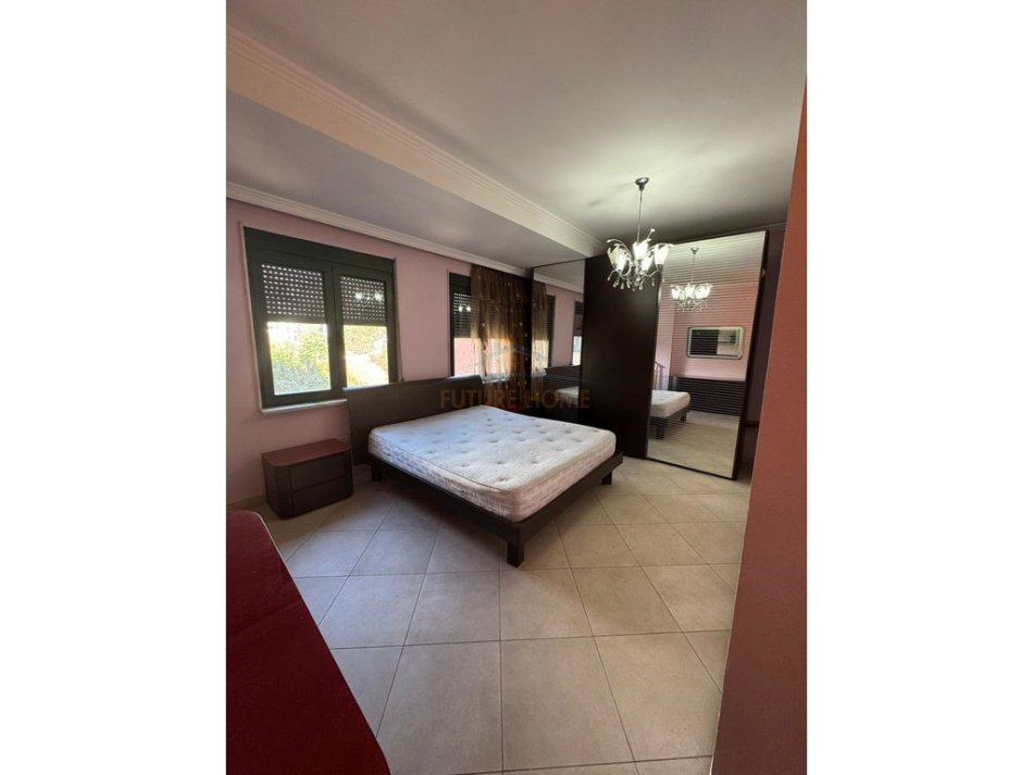 Tirane, jepet me qera apartament 3+1 Kati 2, 125 m² 800 € (RRUGA E BOGDANEVE)