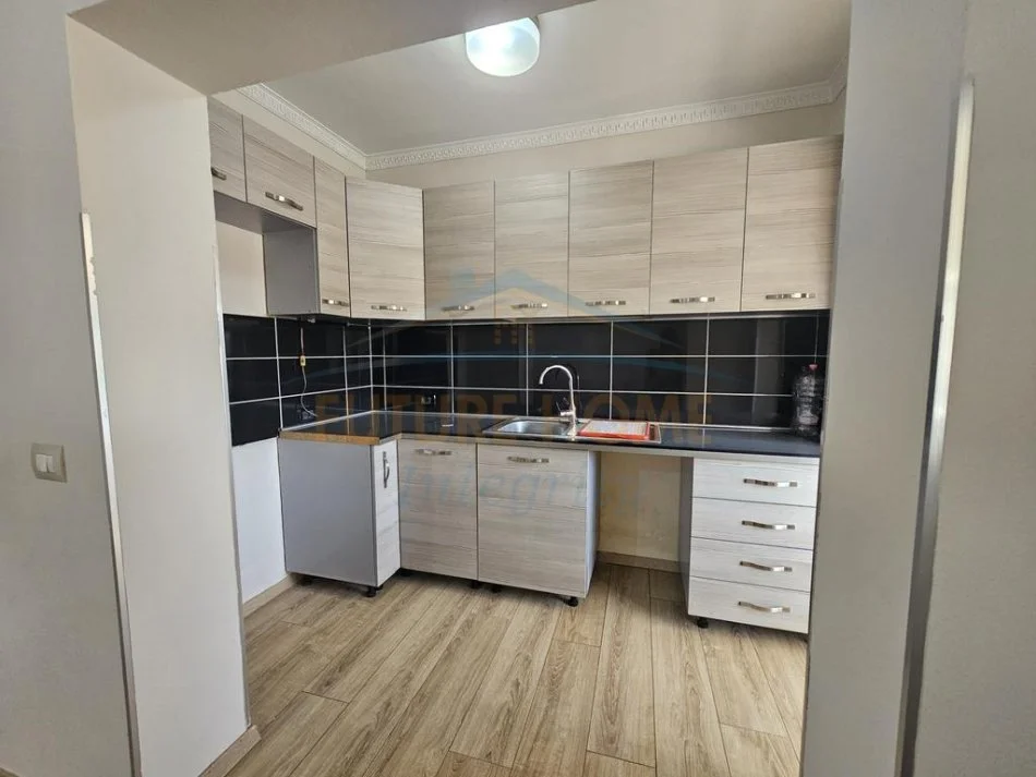 Tirane, shitet apartament duplex 3+1+Ballkon Kati 5, 112 m² 160.000 € (Tregu Elektrik)