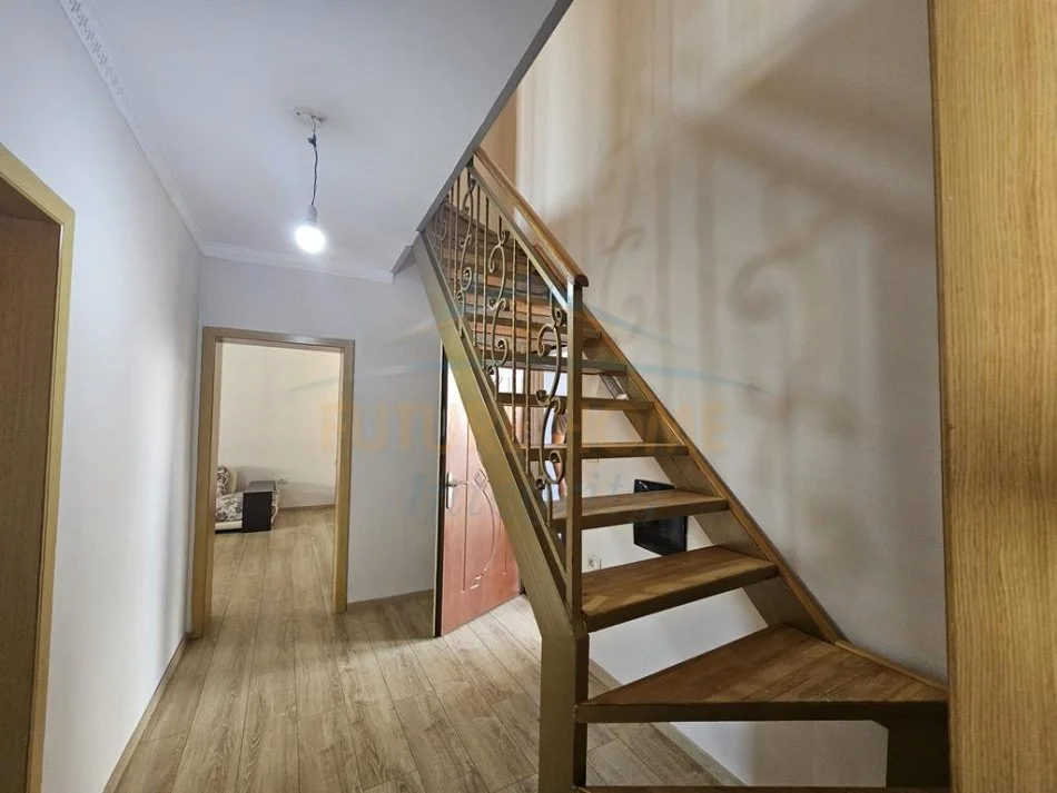 Tirane, shitet apartament duplex 3+1+Ballkon Kati 5, 112 m² 160.000 € (Tregu Elektrik)