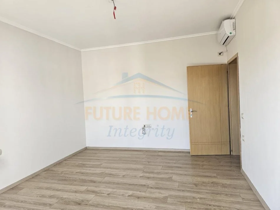 Tirane, shitet apartament duplex 3+1+Ballkon Kati 5, 112 m² 160.000 € (Tregu Elektrik)