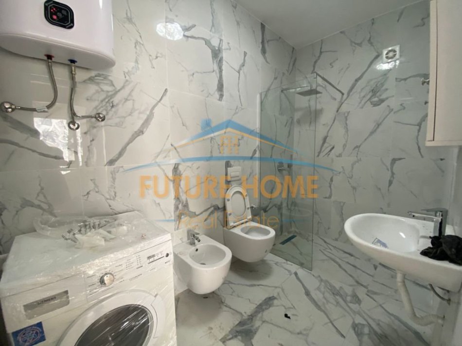 Tirane, shes apartament 2+1+Ballkon Kati 8, 132 m² 190.000 € (Yzberisht)