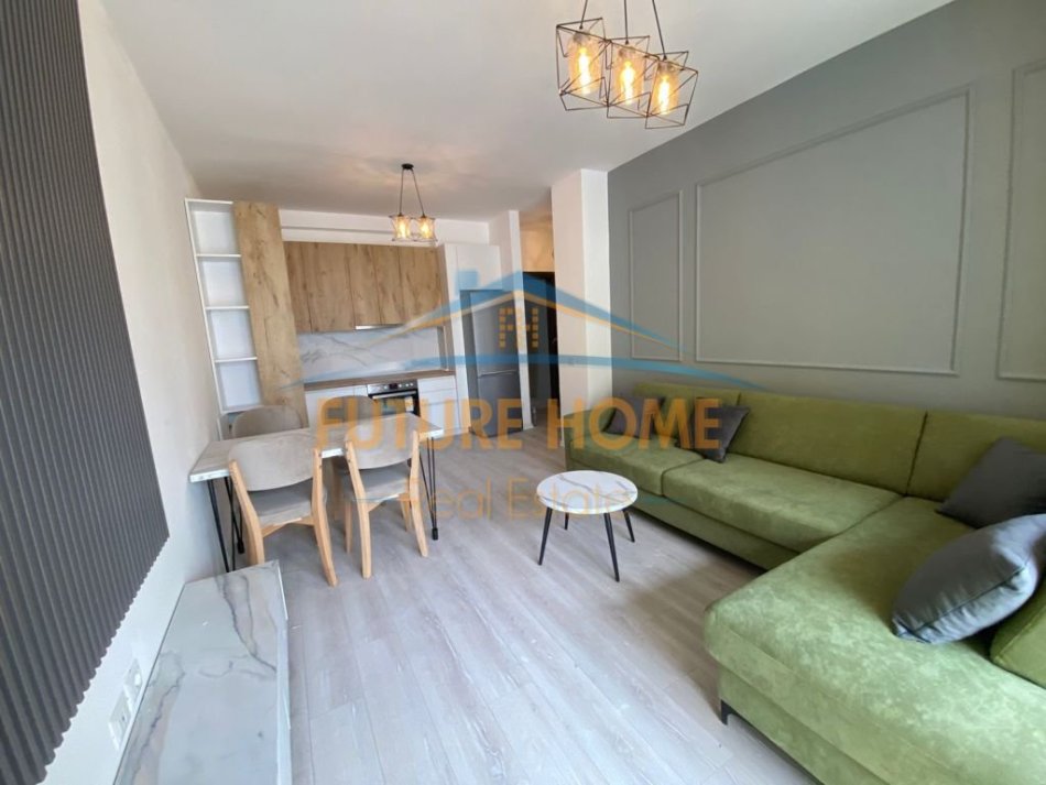 Tirane, shes apartament 2+1+Ballkon Kati 8, 132 m² 190.000 € (Yzberisht)