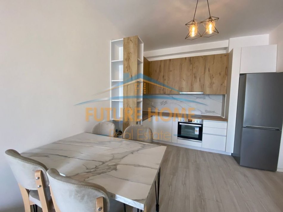 Tirane, shes apartament 2+1+Ballkon Kati 8, 132 m² 190.000 € (Yzberisht)