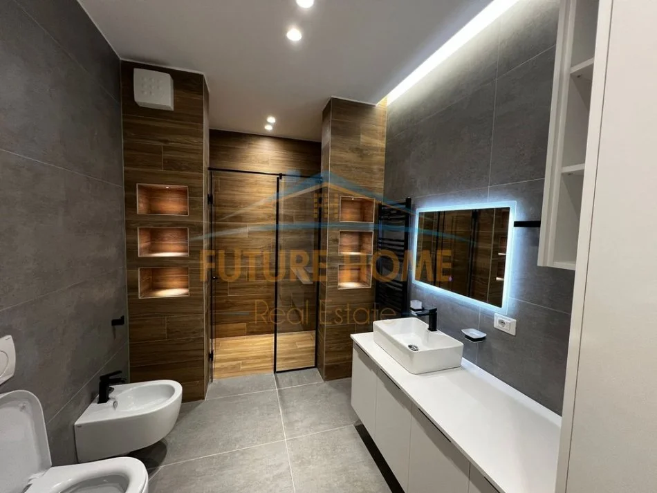 Tirane, jepet me qera apartament 2+1+Ballkon Kati 6, 120 m² 1.600 € 