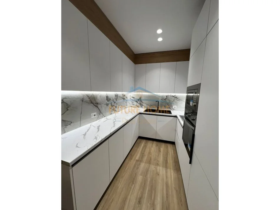 Tirane, jepet me qera apartament 2+1+Ballkon Kati 6, 120 m² 1.600 € 