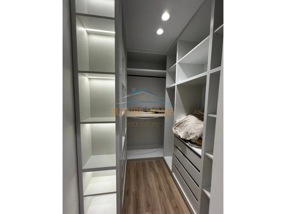 Tirane, jepet me qera apartament 2+1+Ballkon Kati 6, 120 m² 1.600 € 