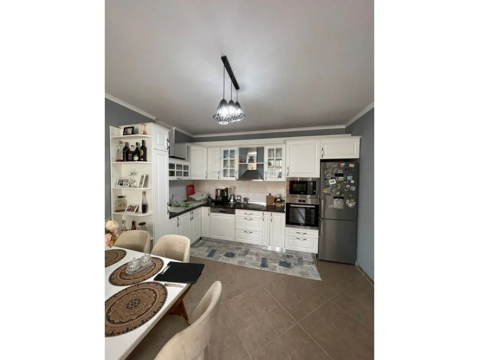 Tirane, shitet apartament 2+1 Kati 8, 97 m² 152.000 € (Rruga Loni Ligori)
