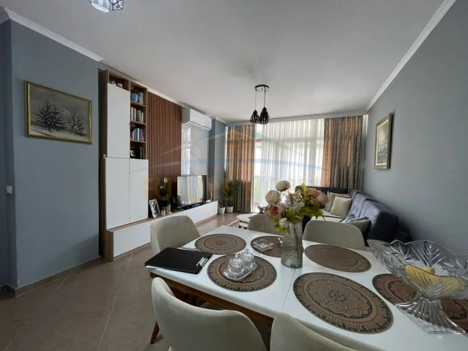 Tirane, shitet apartament 2+1 Kati 8, 97 m² 152.000 € (Rruga Loni Ligori)