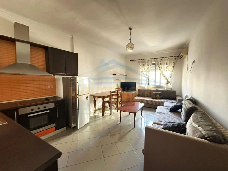 Tirane, jepet me qera apartament 1+1 Kati 3, 70 m² 350 € (Unaza e re)