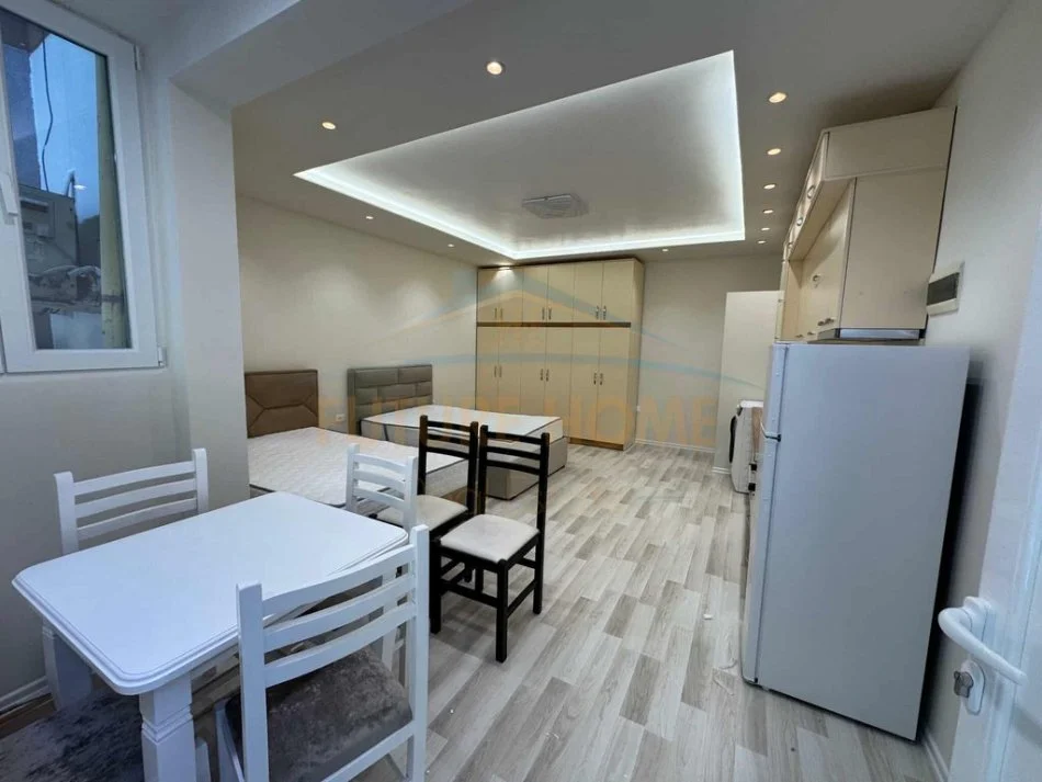 Tirane, jepet me qera 1+1 , 45 m² 350 € (Fusha e Aviacionit)