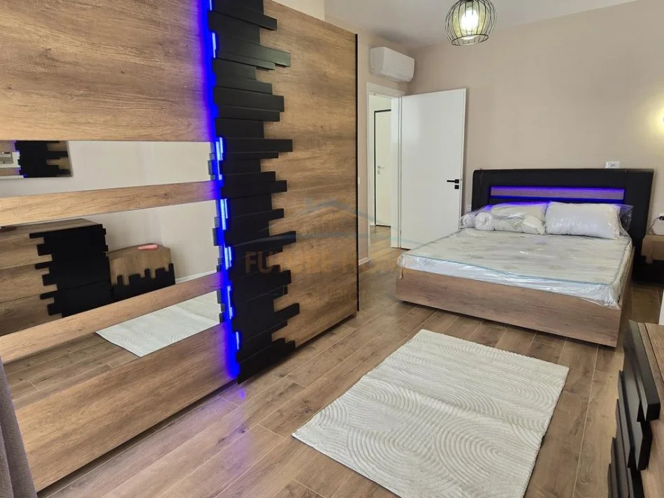 Tirane, jepet me qera apartament 2+1+Ballkon Kati 3, 80 m² 1.000 € (Qender)