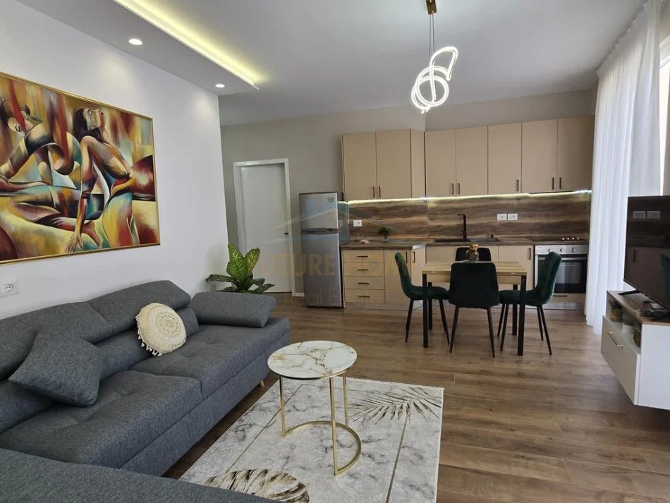 Tirane, jepet me qera apartament 2+1+Ballkon Kati 3, 80 m² 1.000 € (Qender)