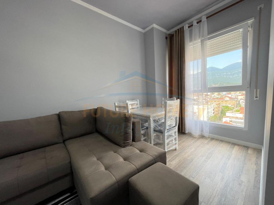 Tirane, jepet me qera apartament 1+1 Kati 9, 42 m² 500 € (Rruga 5 Maji, Tiranë)