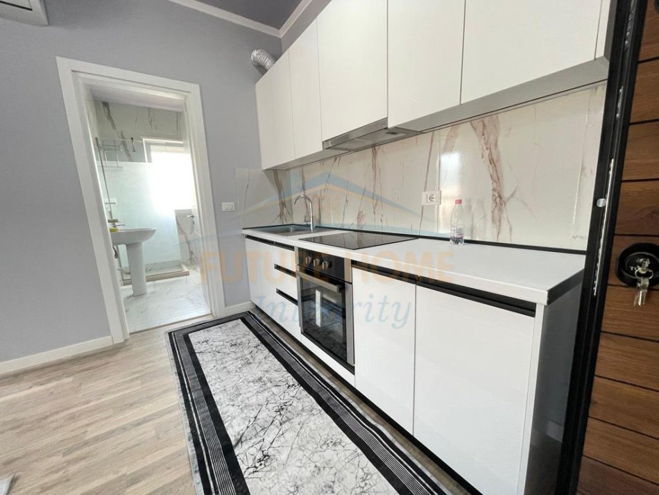 Tirane, jepet me qera apartament 1+1 Kati 9, 42 m² 500 € (Rruga 5 Maji, Tiranë)