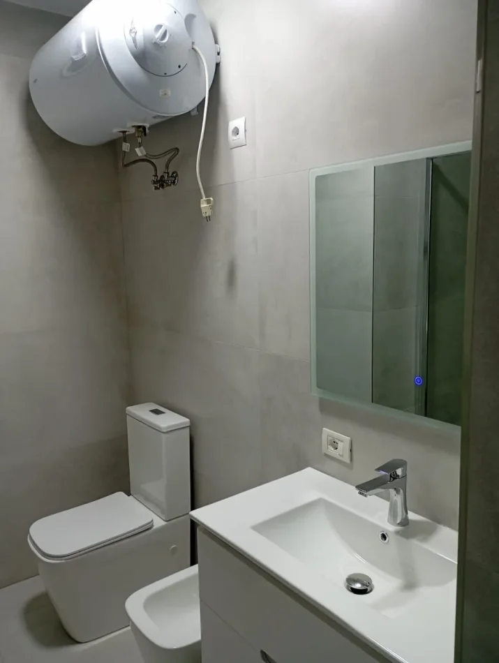 Tirane, jepet me qera apartament 2+1 Kati 2, 90 m² 700 € (Rrethi i Komunës së Parisit)