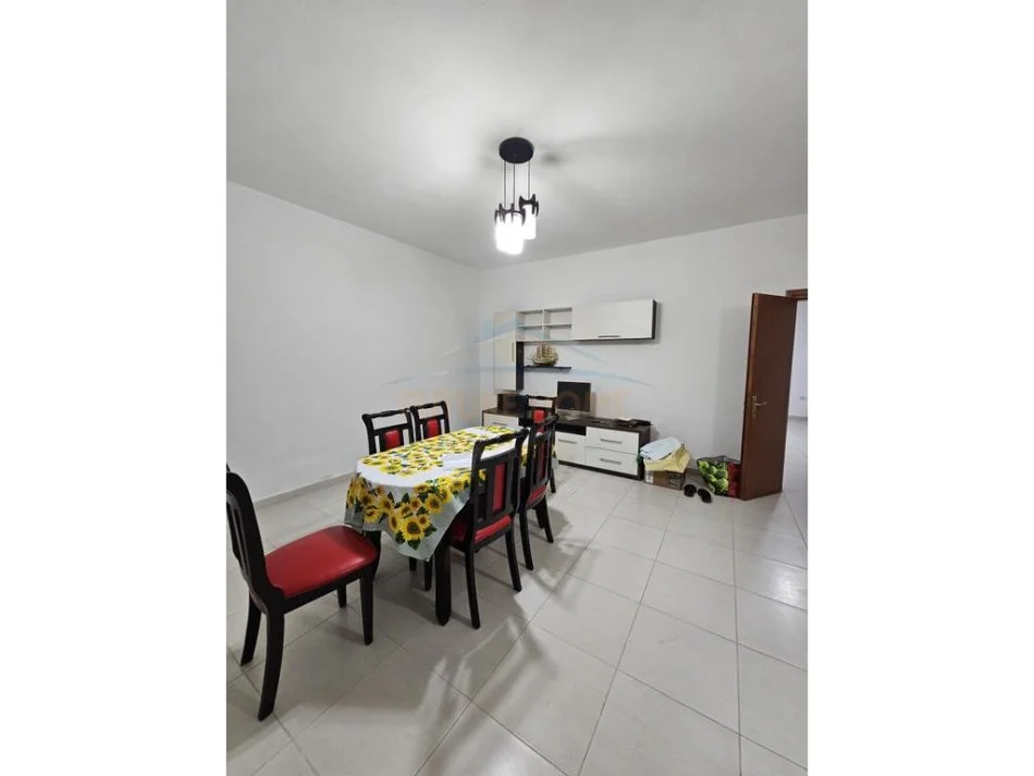 Prane Spitalit Durres, shitet shtepi 1 Katshe, 320 m² 160.000 € (Durres)