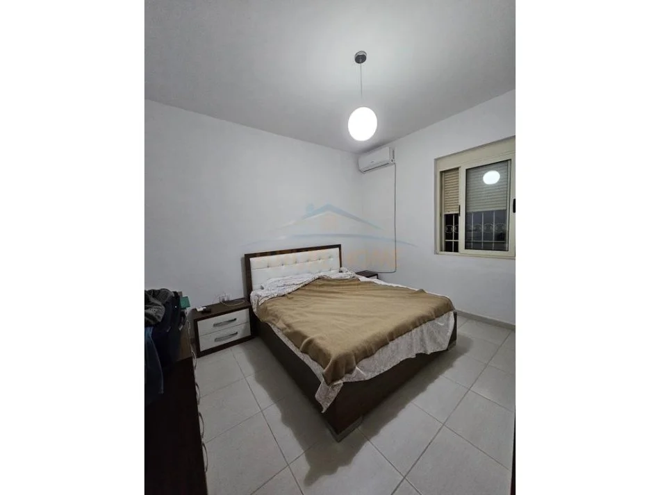 Prane Spitalit Durres, shitet shtepi 1 Katshe, 320 m² 160.000 € (Durres)