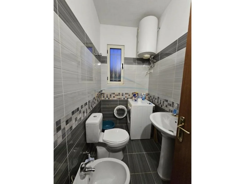 Prane Spitalit Durres, shitet shtepi 1 Katshe, 320 m² 160.000 € (Durres)