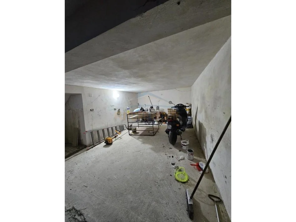 Prane Spitalit Durres, shitet shtepi 1 Katshe, 320 m² 160.000 € (Durres)