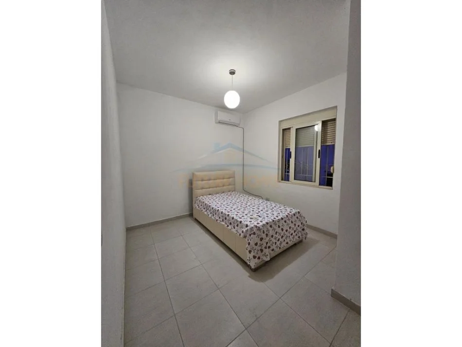 Prane Spitalit Durres, shitet shtepi 1 Katshe, 320 m² 160.000 € (Durres)