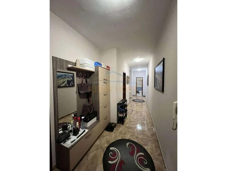 Tirane, shitet apartament 2+1 Kati 1, 106 m² 205.000 € (Rruga Frang Bardhi, prane Big Market mbi autostrade, Komuna e Parisit)