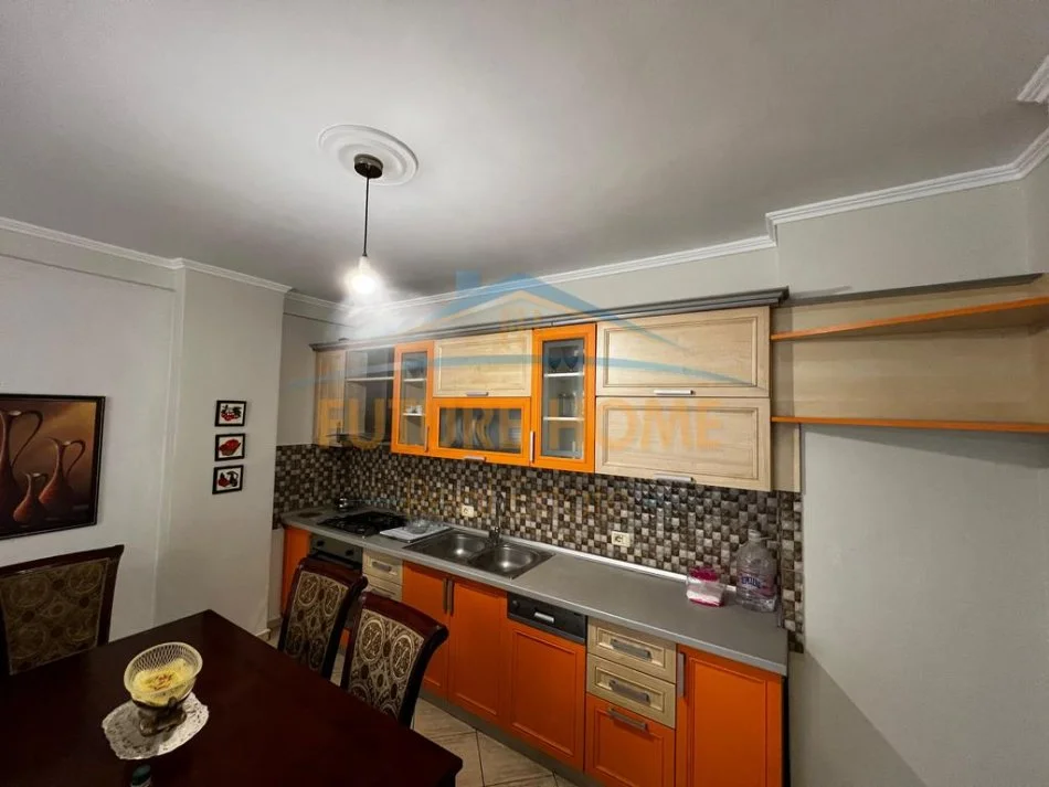 Tirane, shitet apartament 2+1+Ballkon Kati 4, 103 m² 165.000 € (Kodra e Diellit)