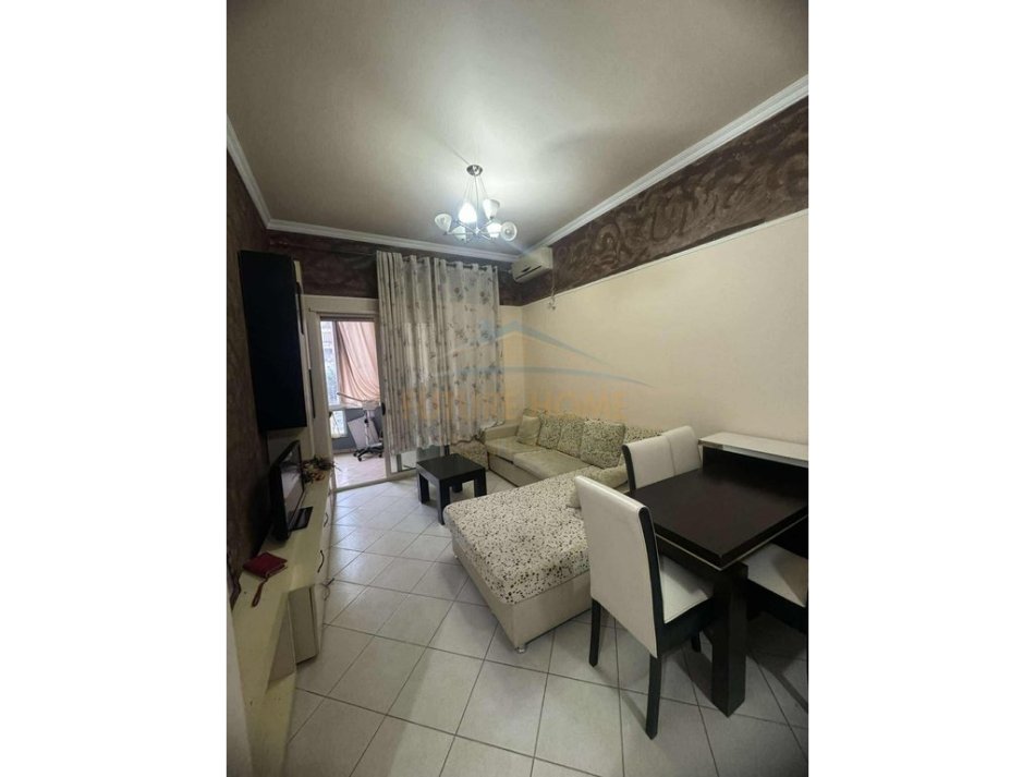 Tirane, jepet me qera apartament 1+1 Kati 3, 70 m² 400 € 