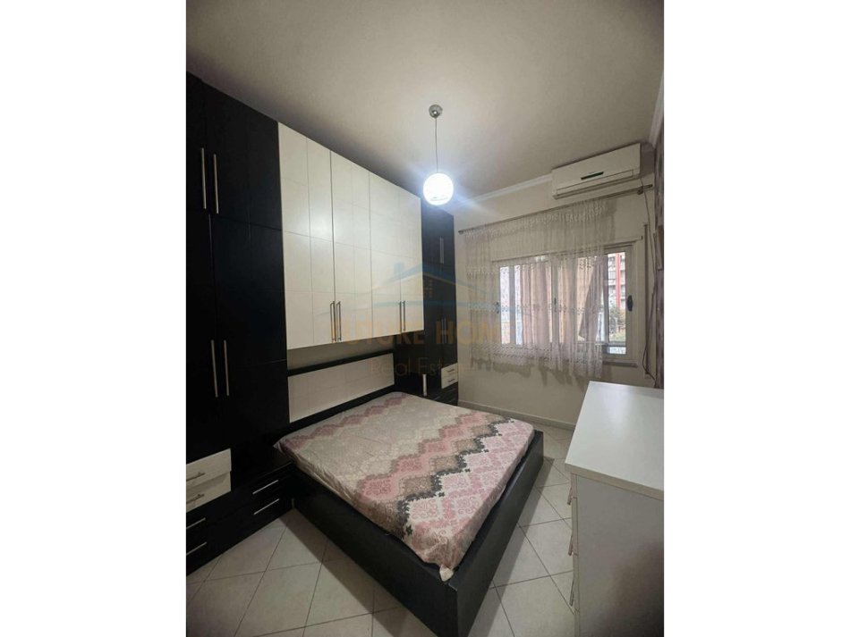 Tirane, jepet me qera apartament 1+1 Kati 3, 70 m² 400 € 