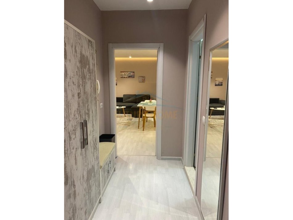 Tirane, jepet me qera 1+1 Kati 8, 70 m² 600 € (Rruga Panorma, Stacioni i Trenit)