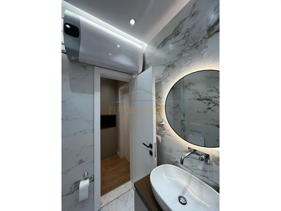 Tirane, shitet apartament 2+1+Ballkon Kati 1, 84 m² 210.000 € (Fusha e Aviacionit)