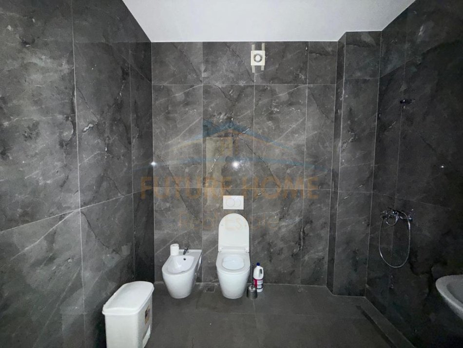 Tirane, jepet me qera apartament 2+1 Kati 6, 89 m² 550 € (5 Maj)