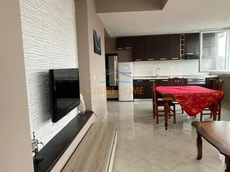 Shitet, Apartament 2+1+ Garazh, Ish-Parku i Autobusave, Tirane. AREA53187