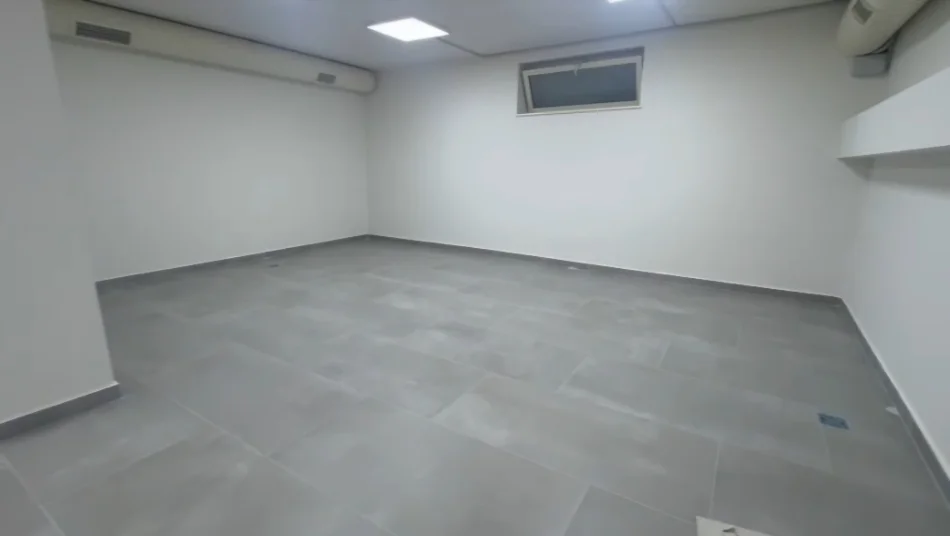 Tirane, jepet me qera ambjent biznesi Kati 0, 130 m² 1.800 € (Vasil Shanto)