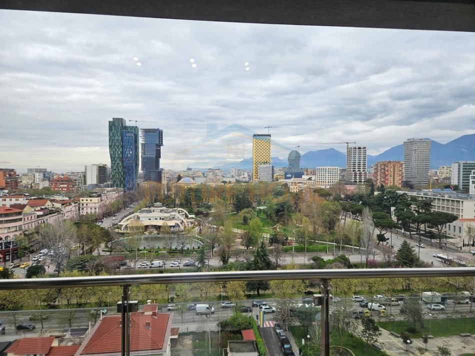 Qera,Apartament 3+1+2,167 m² 3.000 € (Blloku)