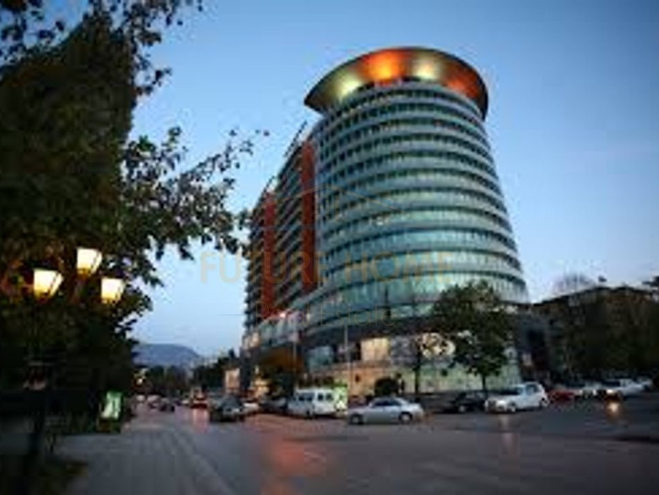 Tirane, jepet me qera apartament 1+1 Kati 2, 58 m² 800 € (Bulevardi Bajram Curri)