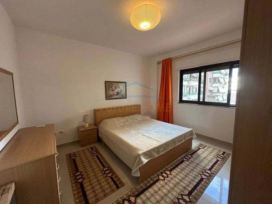 Tirane, jepet me qera apartament 2+1 Kati 3, 70 m² 700 € (Presidenca)
