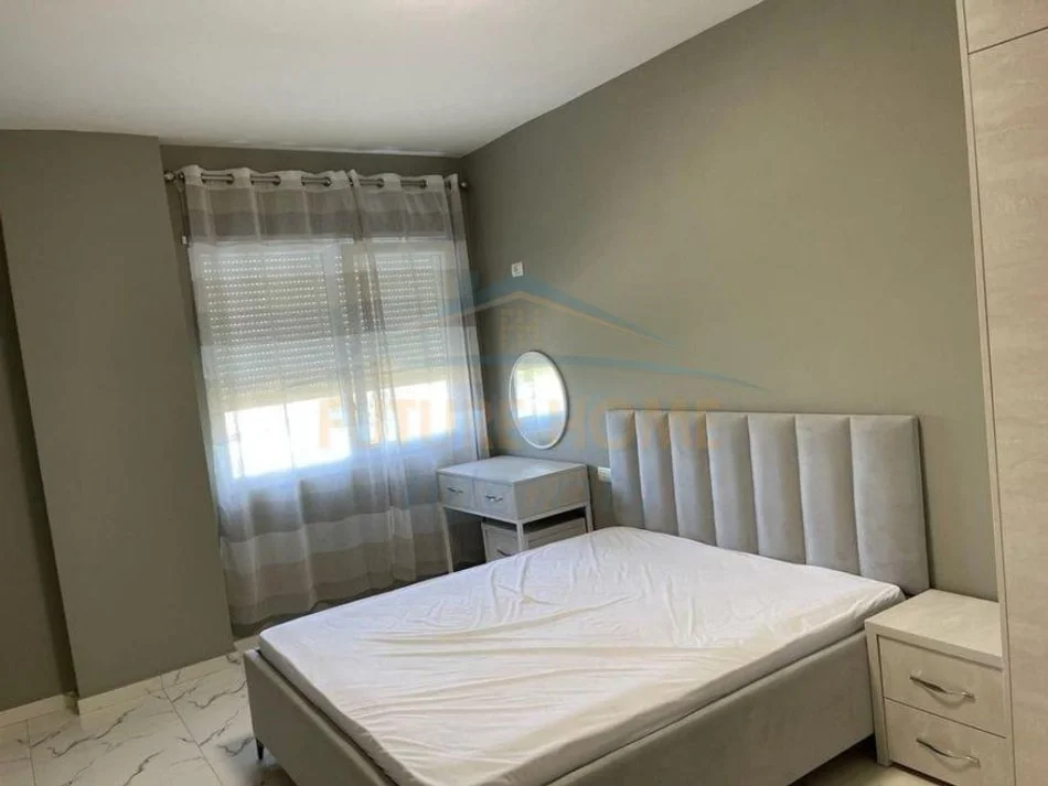 Tirane, jepet me qera apartament duplex 1+1 , 60 m² 400 € (Fresku)