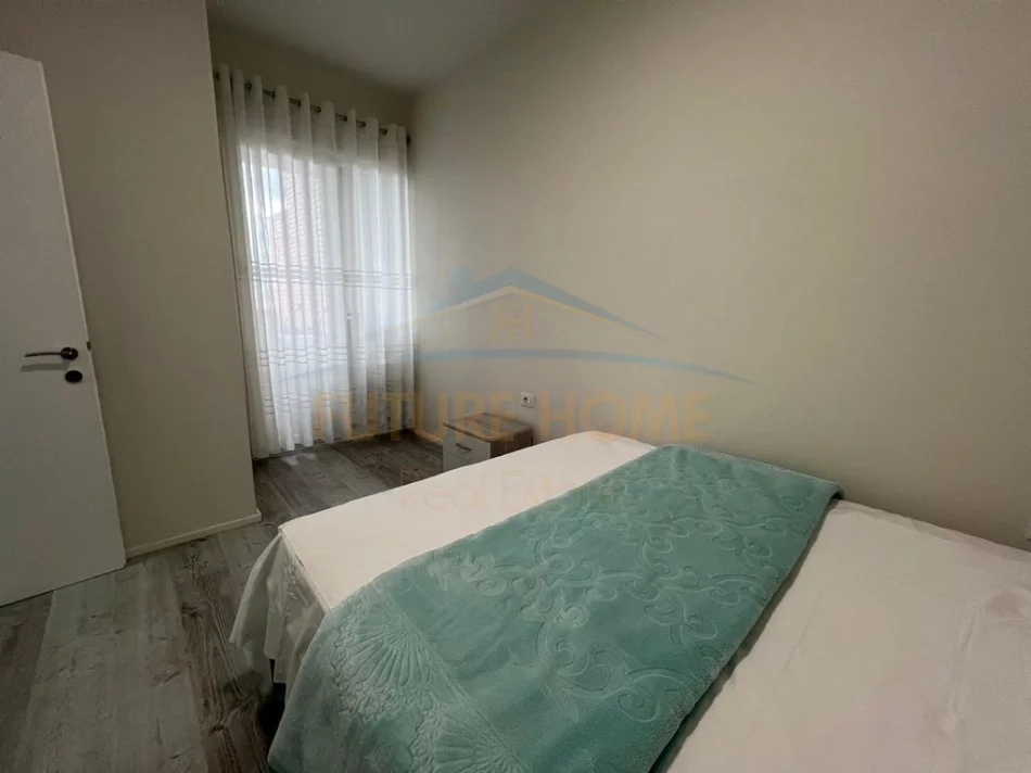Tirane, jepet me qera apartament 2+1 Kati 2, 100 m² 600 € (Golden Park)