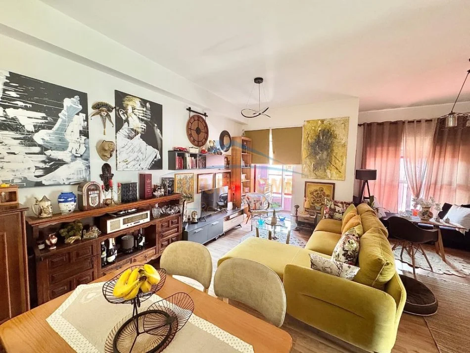 Tirane, shitet apartament 2+1 Kati 8, 82 m² 129.000 € (Ali Dem)