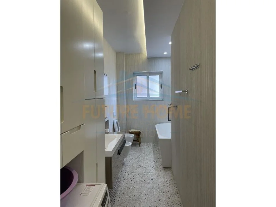 Tirane, shitet apartament 3+1+Ballkon Kati 6, 150 m² 400.000 € (Shallvaret)