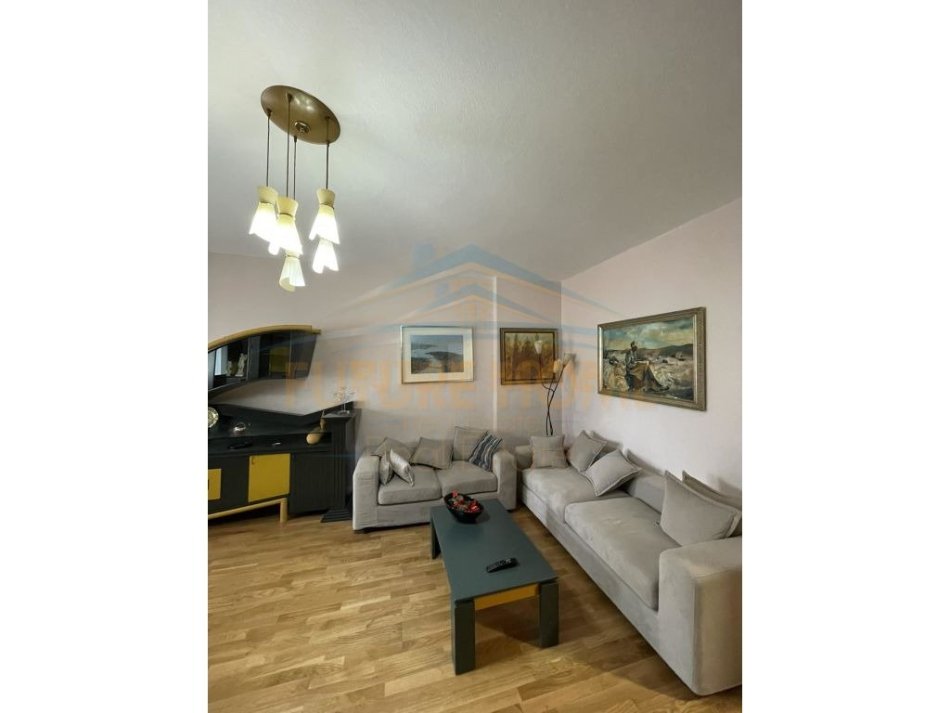 Tirane, shitet apartament 3+1 Kati 6, 145 m² 400.000 € (Shallvaret)
