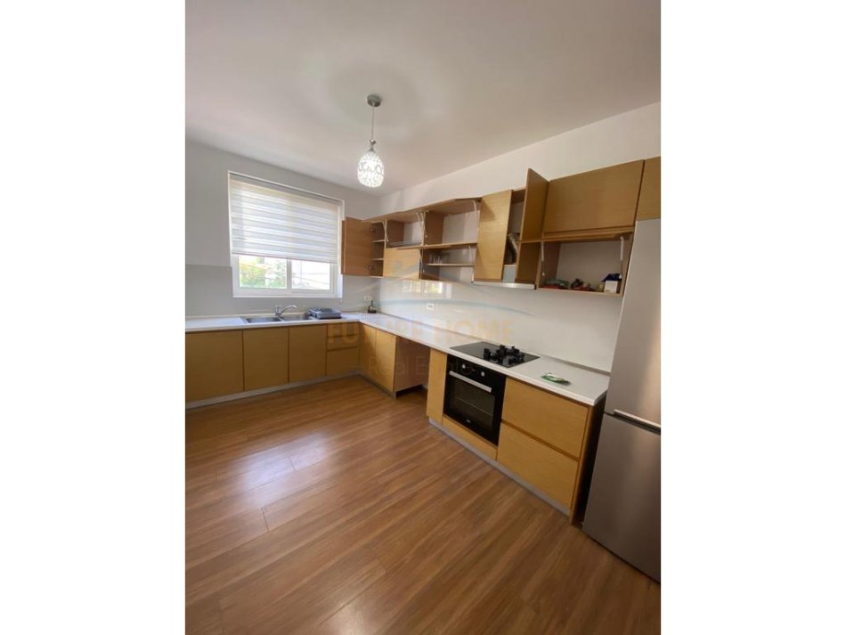 Tirane, jepet me qera apartament 2+1 Kati 3, 125 m² 600 € (Qytet Studenti)