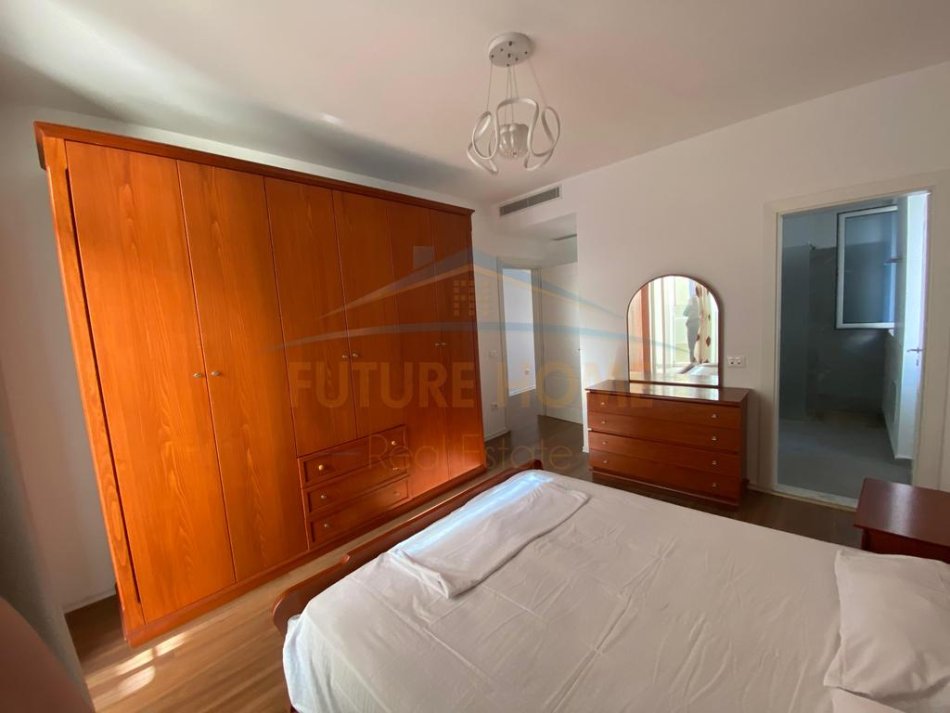 Tirane, jepet me qera apartament 2+1 Kati 3, 125 m² 600 € (Qytet Studenti)
