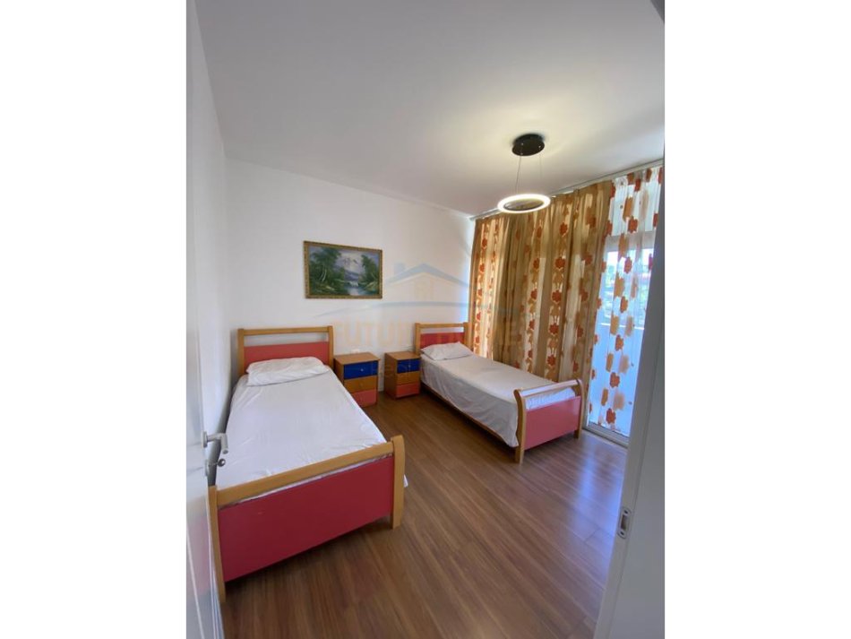 Tirane, jepet me qera apartament 2+1 Kati 3, 125 m² 600 € (Qytet Studenti)